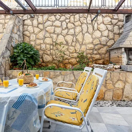 Evala Apartman Sutivan